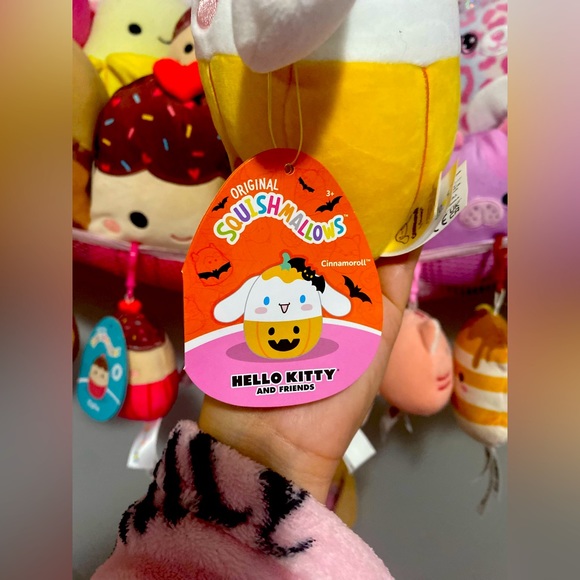 NWT SQUISHMALLOW 5” 🎃 CINNAMAROLL IN PUMPKIN COSTUME WITH 🦇 - Picture 2 of 4